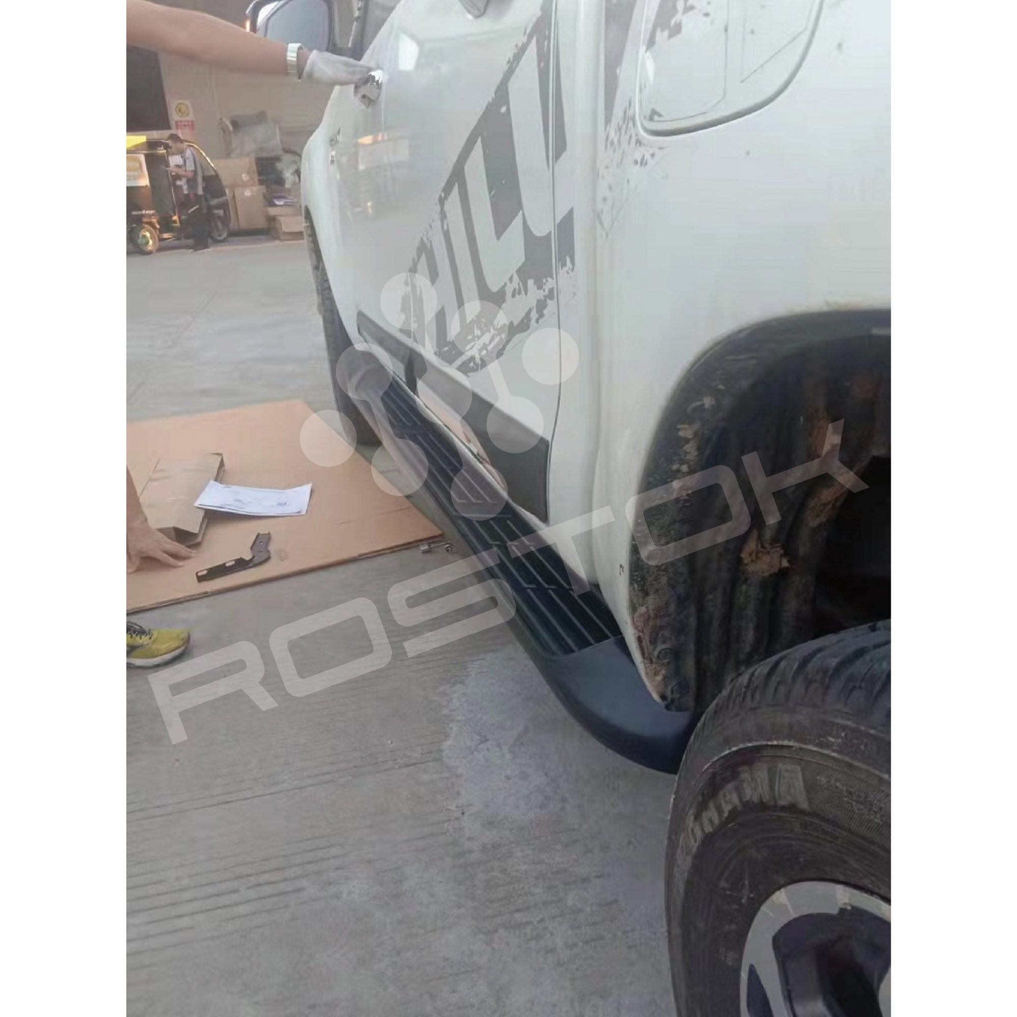 Pisadera Toyota Hilux Revo 2016+